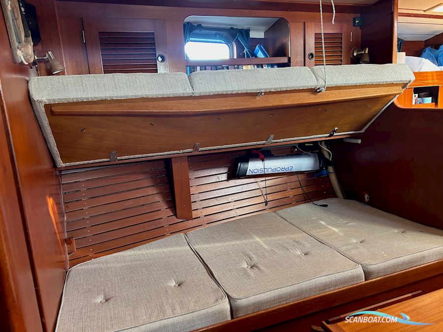 HALLBERG-RASSY 42E