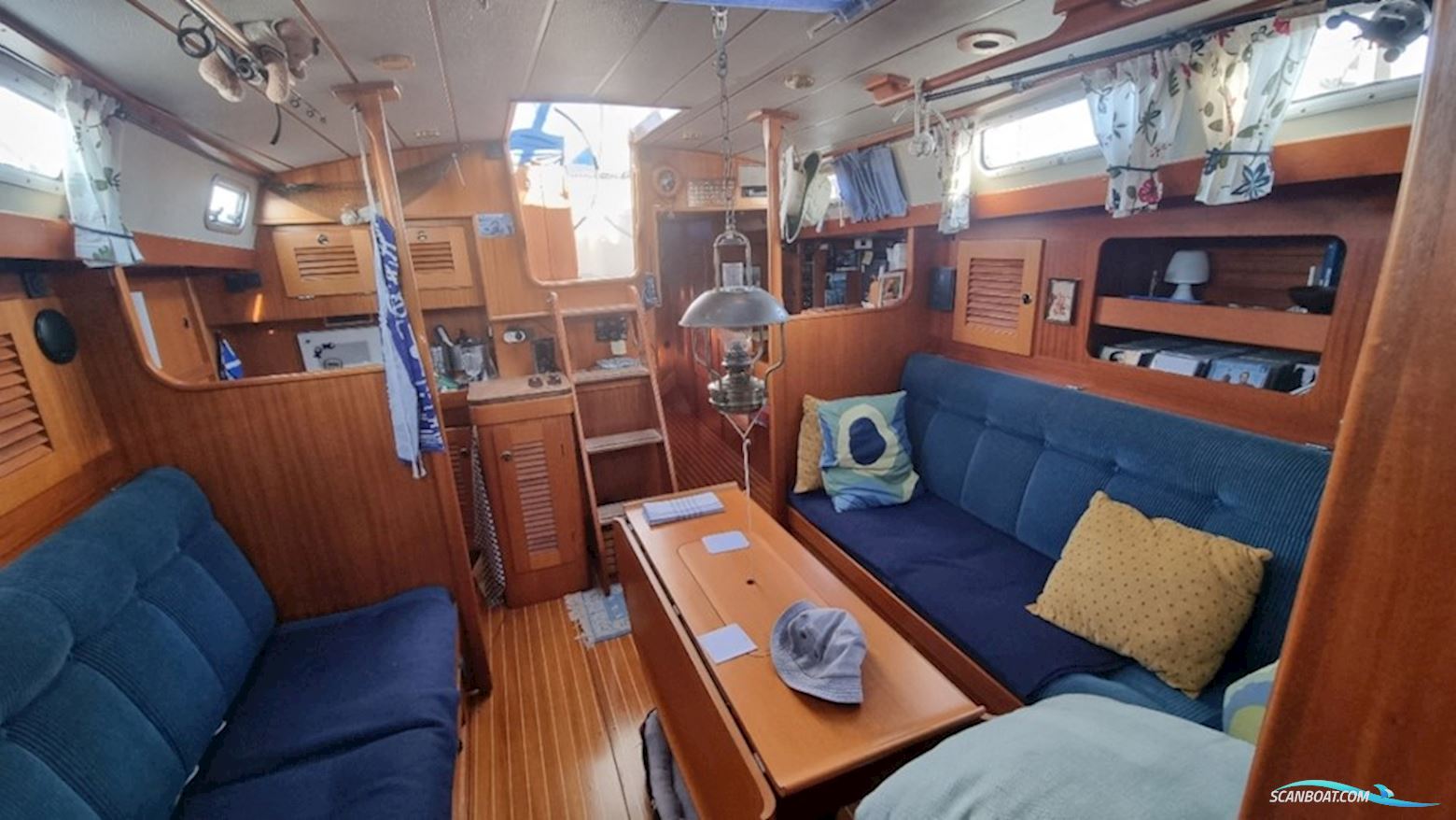 Hallberg-Rassy 42F Mk II