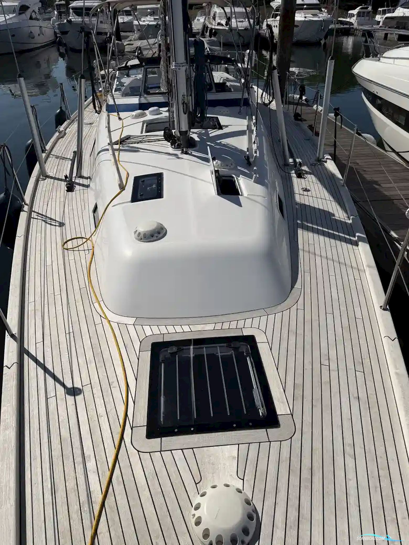 Hallberg-Rassy 44
