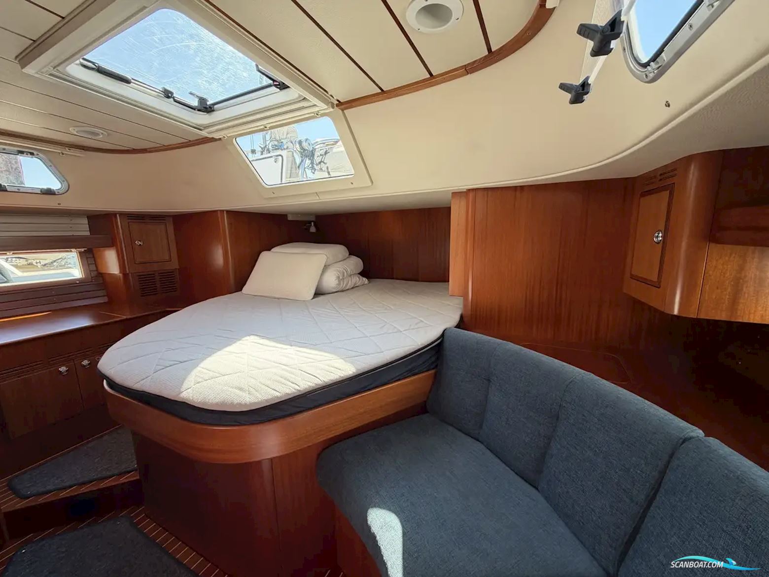 Hallberg-Rassy 44
