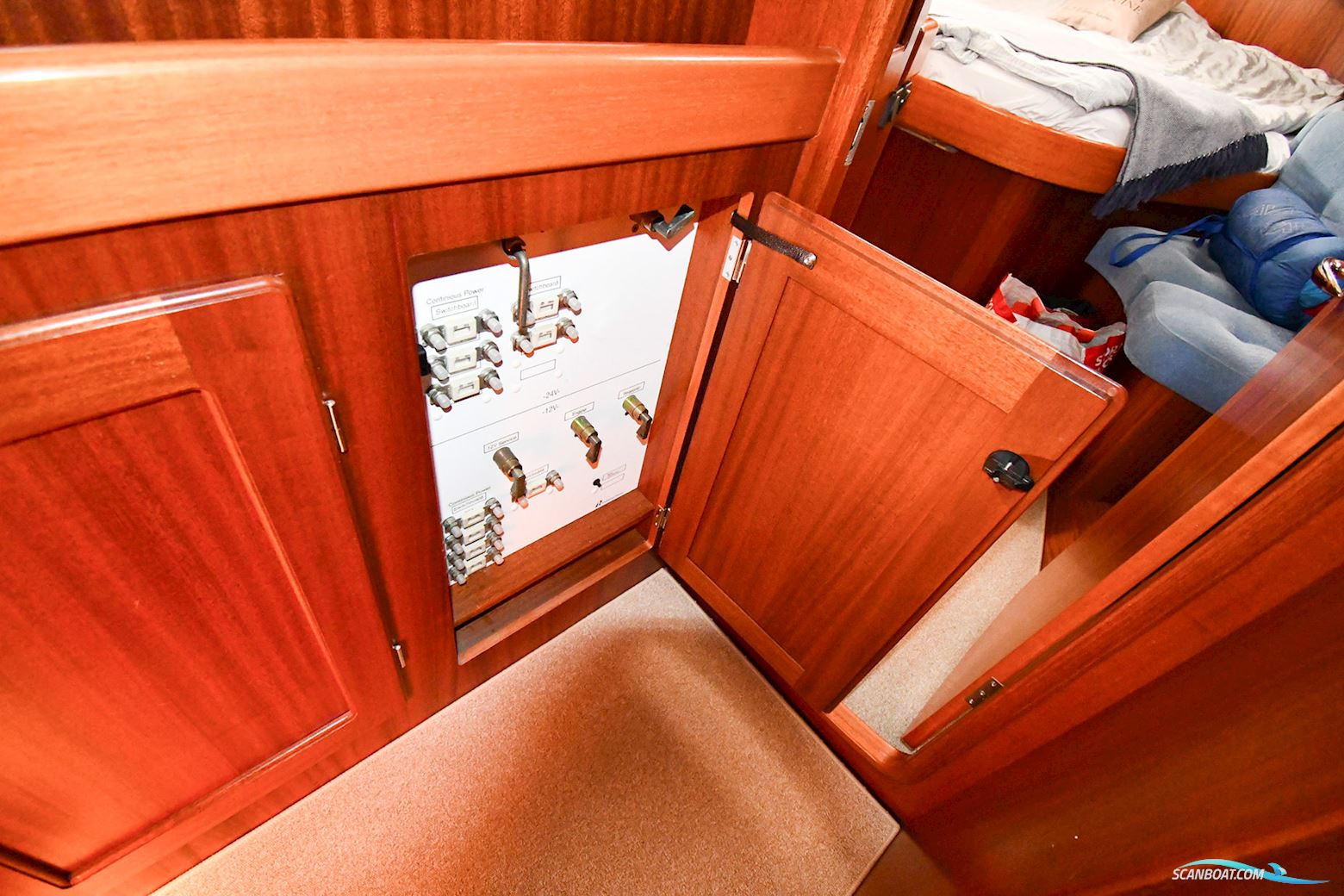 Hallberg-Rassy 48