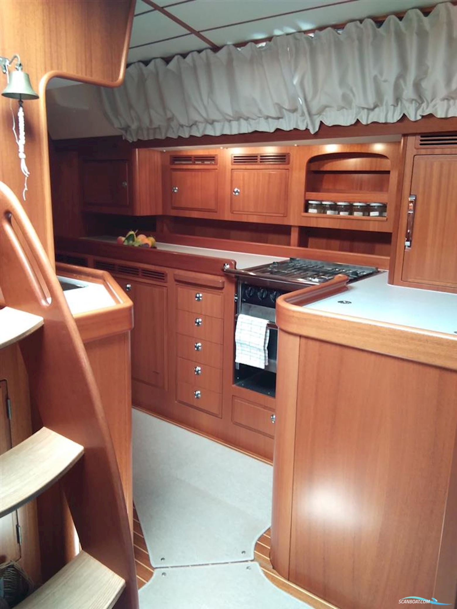 Hallberg Rassy 48