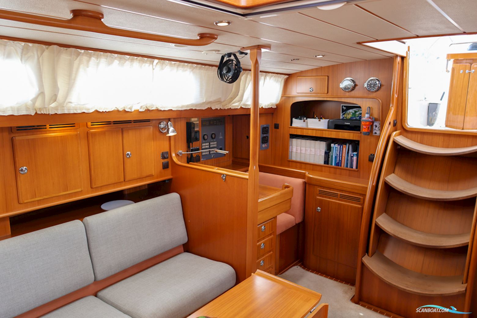 Hallberg-Rassy 54