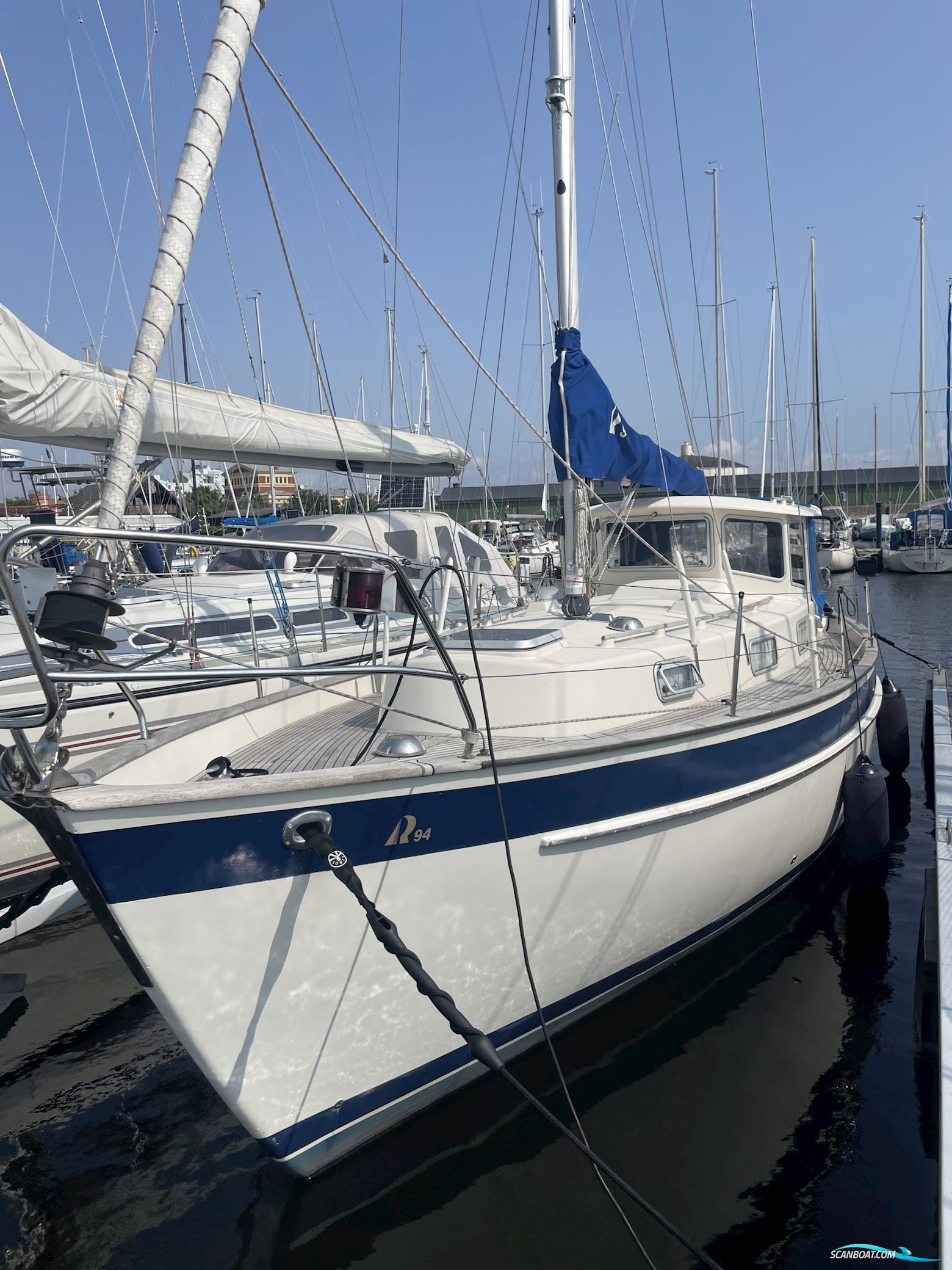Hallberg-Rassy 94 Kutter Segelbåt 1981, med  Craftsman CM.4.42 Diesel 42 hk (2012) motor, Sverige