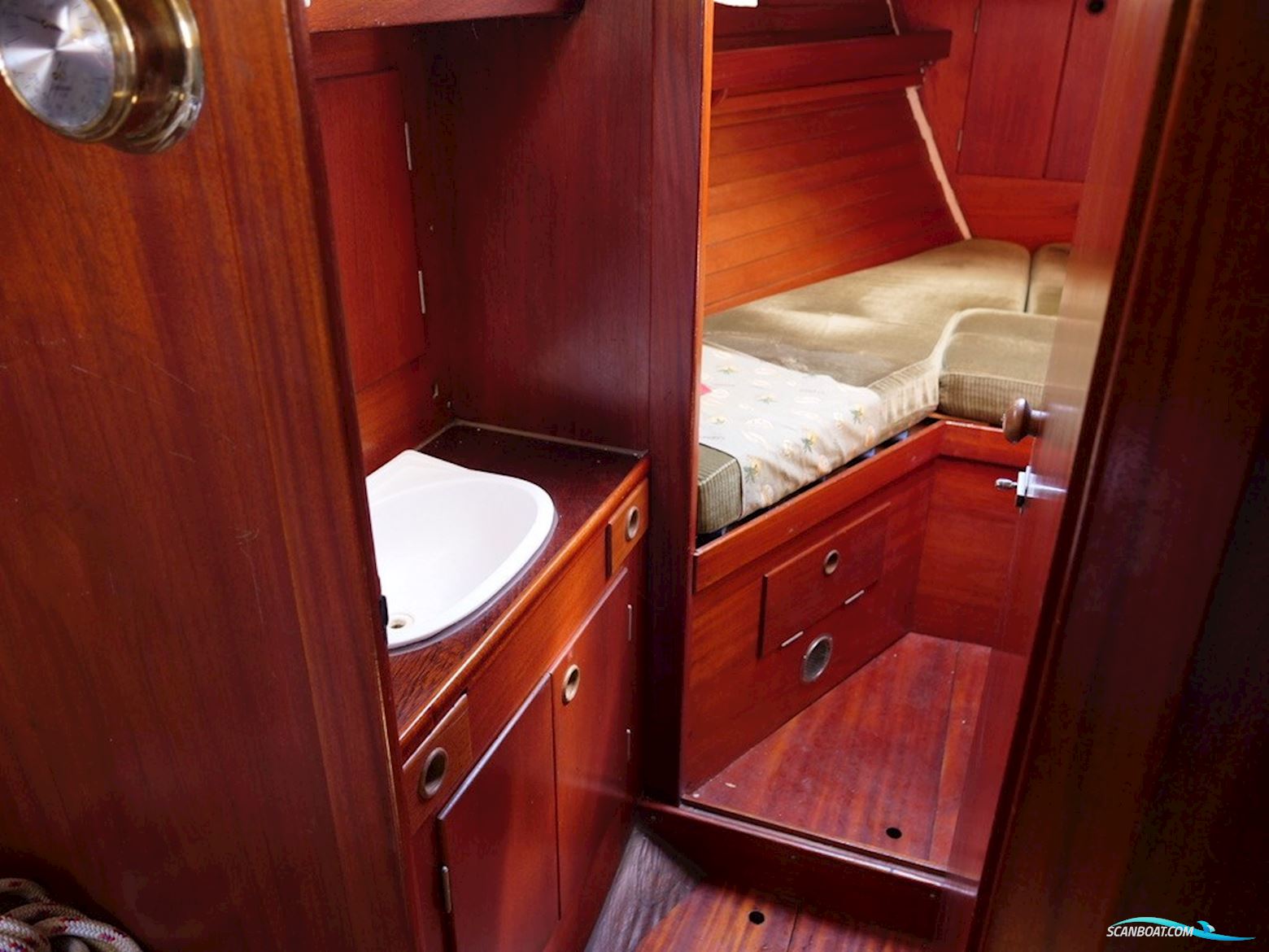 Hallberg Rassy Mistral 33