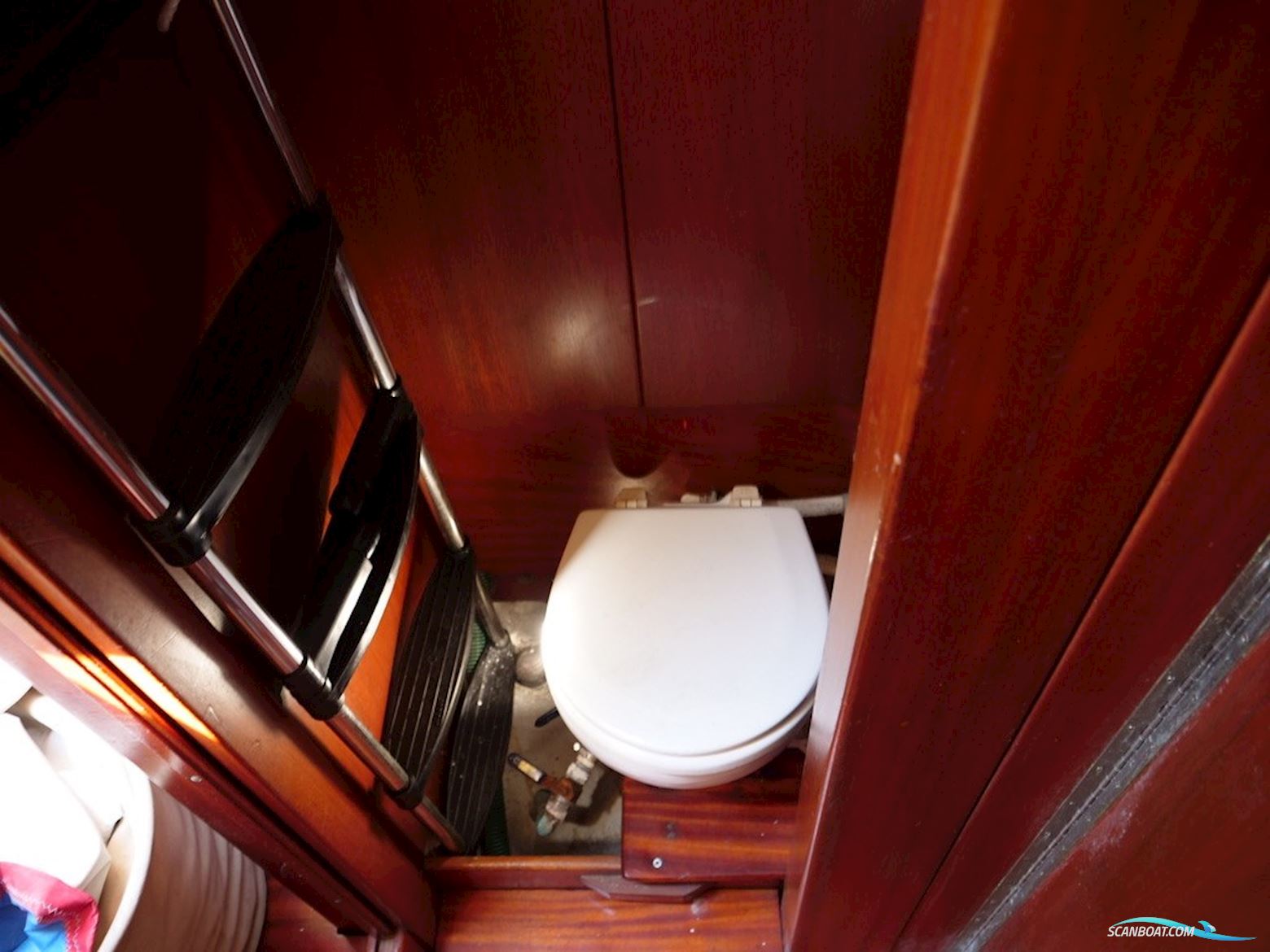 Hallberg Rassy Mistral 33