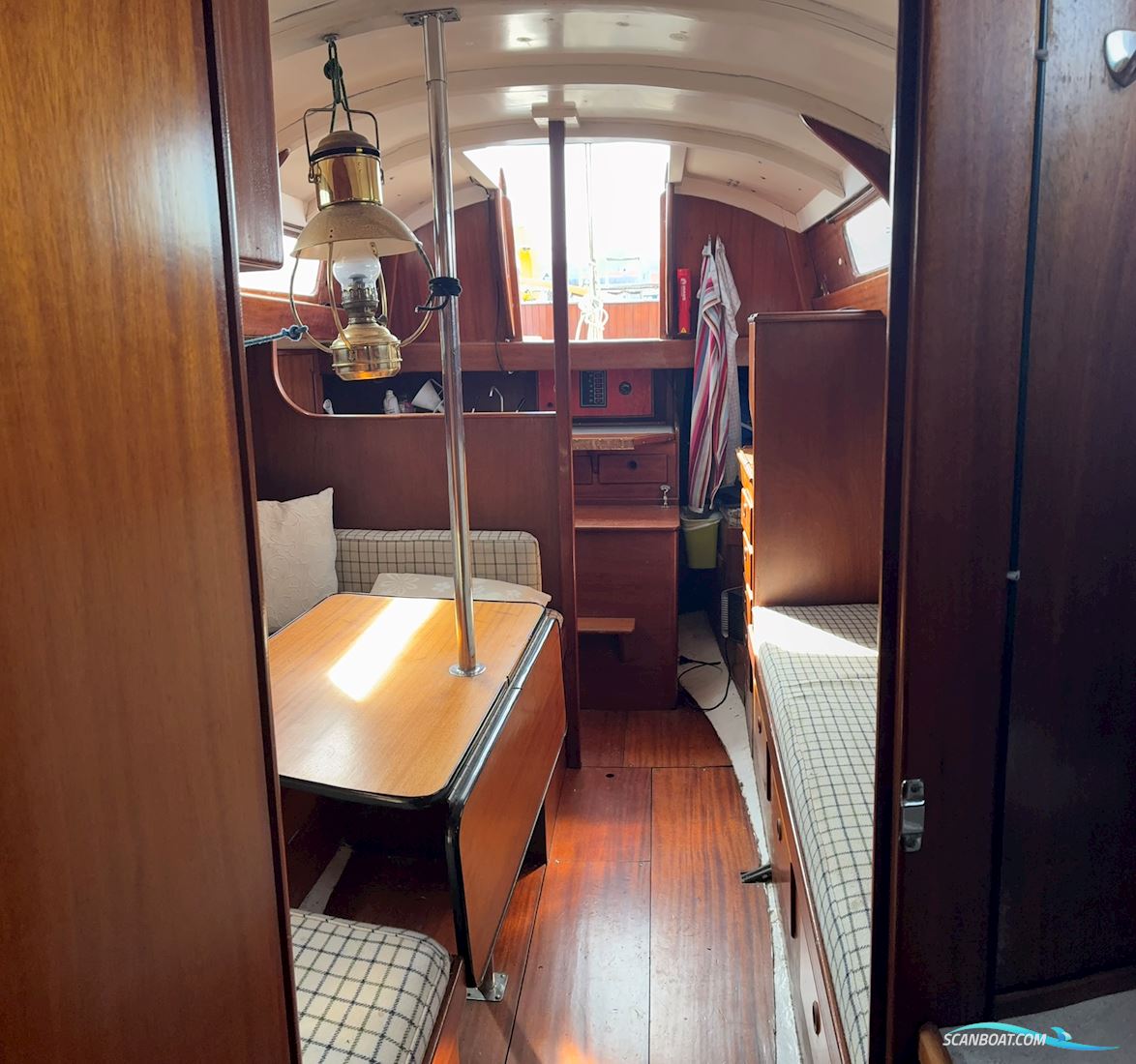 Hallberg Rassy Mistral 33