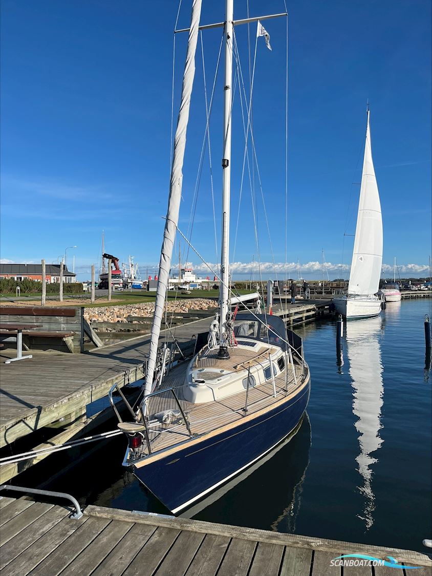 Hallberg-Rassy Mistress 32