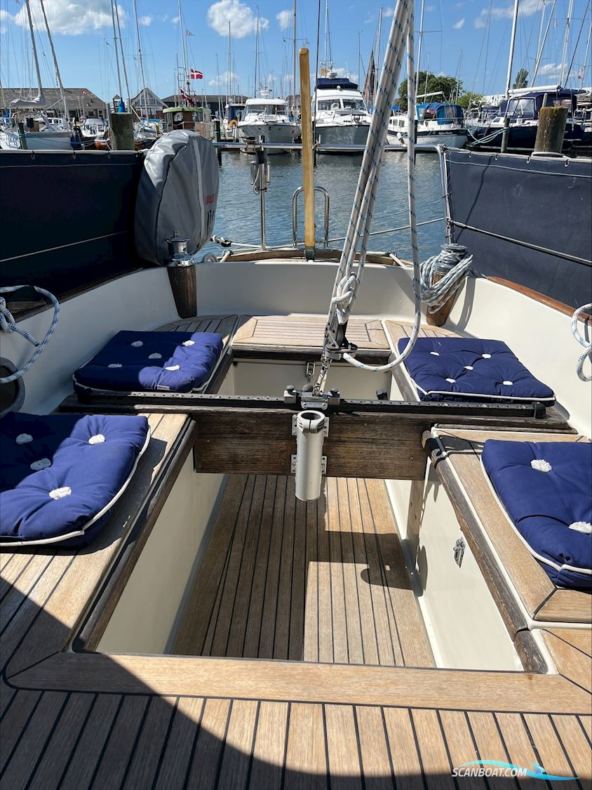 Hallberg-Rassy Mistress 32