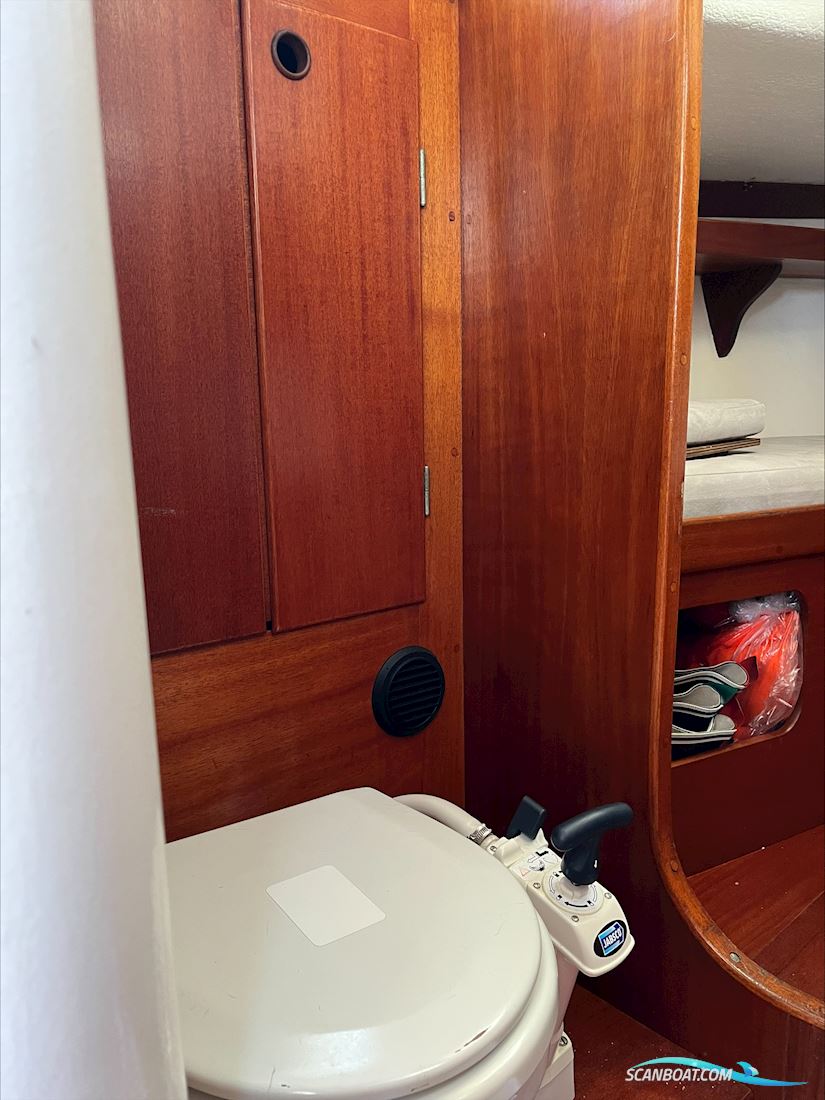Hallberg-Rassy Mistress 32