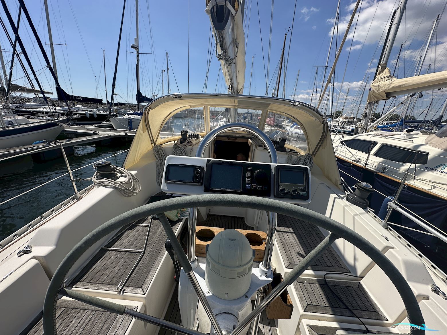 Hanse 371