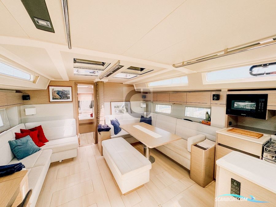 Hanse 548