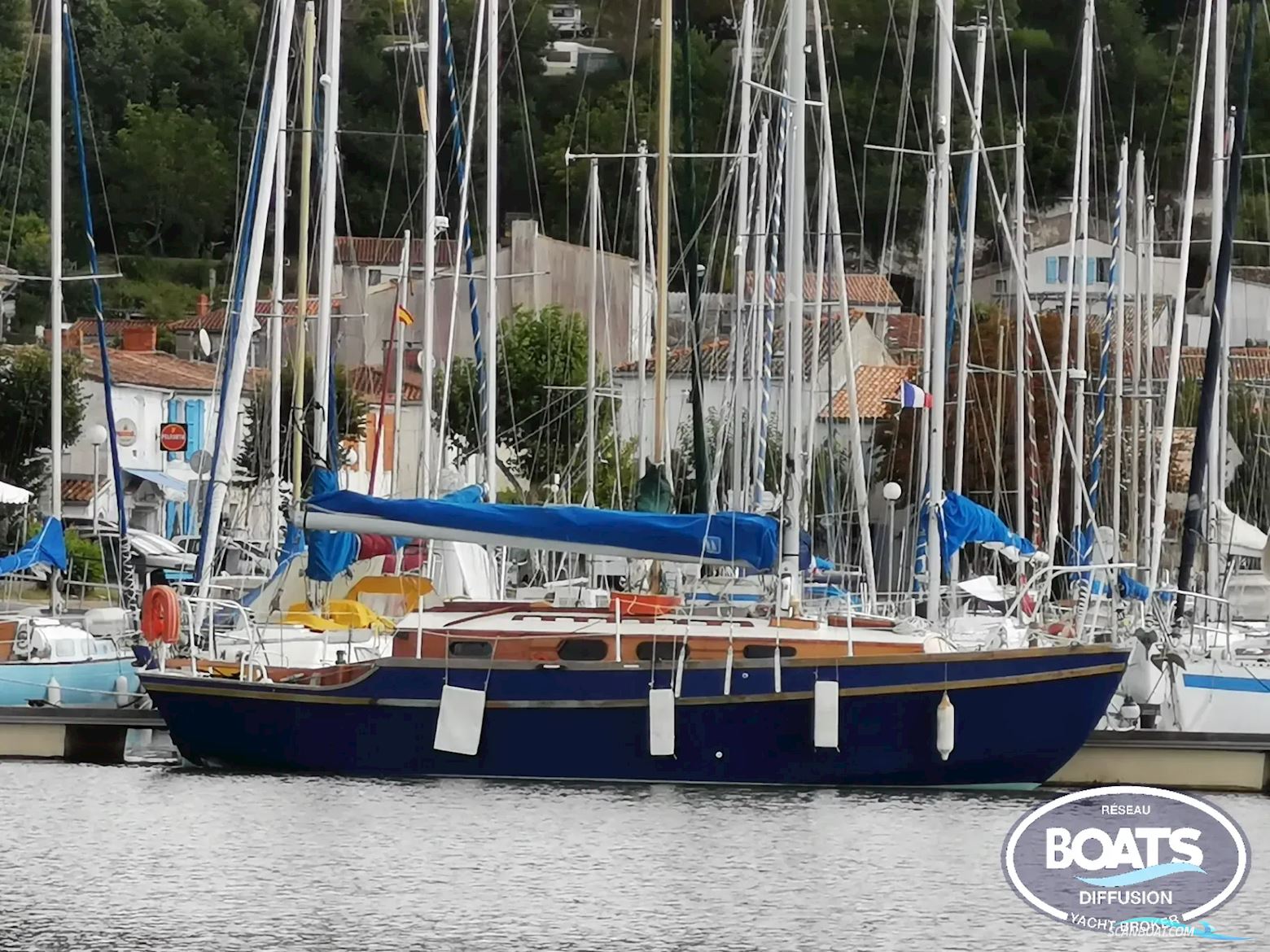 Hartwell OF Plymouth (GB) Hartwell OF Plymouth (GB) Golden Hind 31 Voilier Bois Segelbåt 1968, med Beta Marine motor, Frankrike