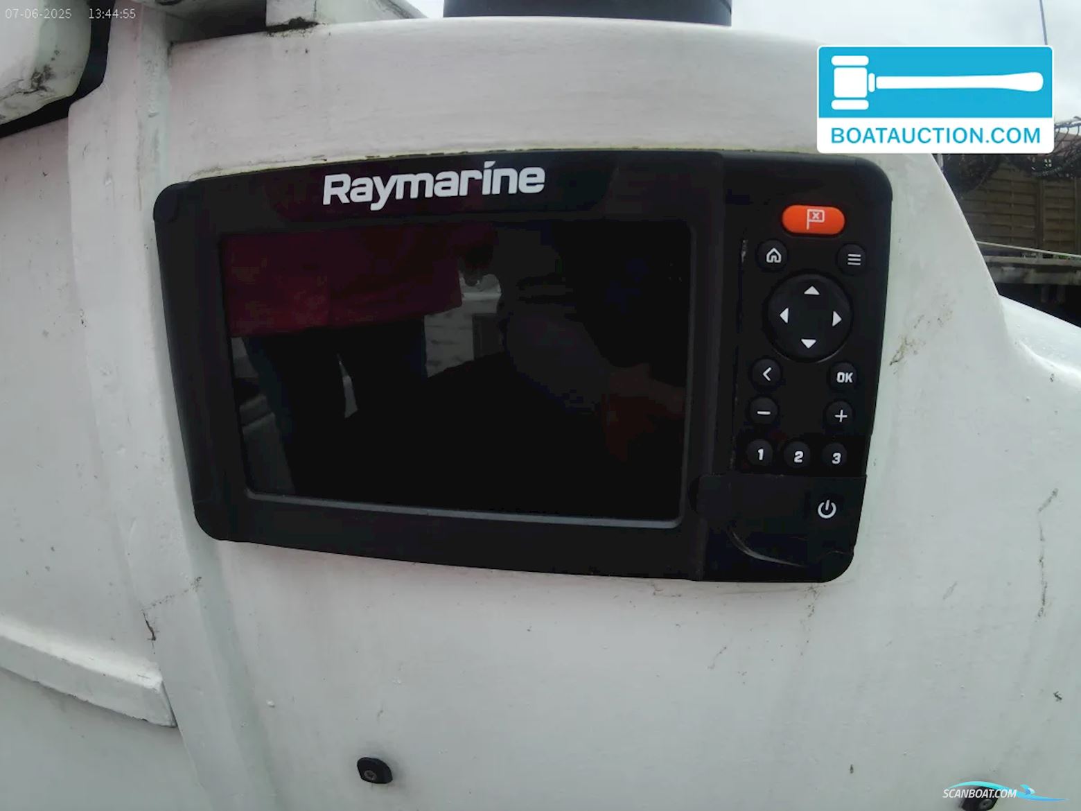 Helmsman 31