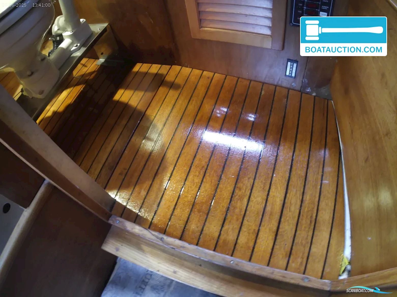 Helmsman 31