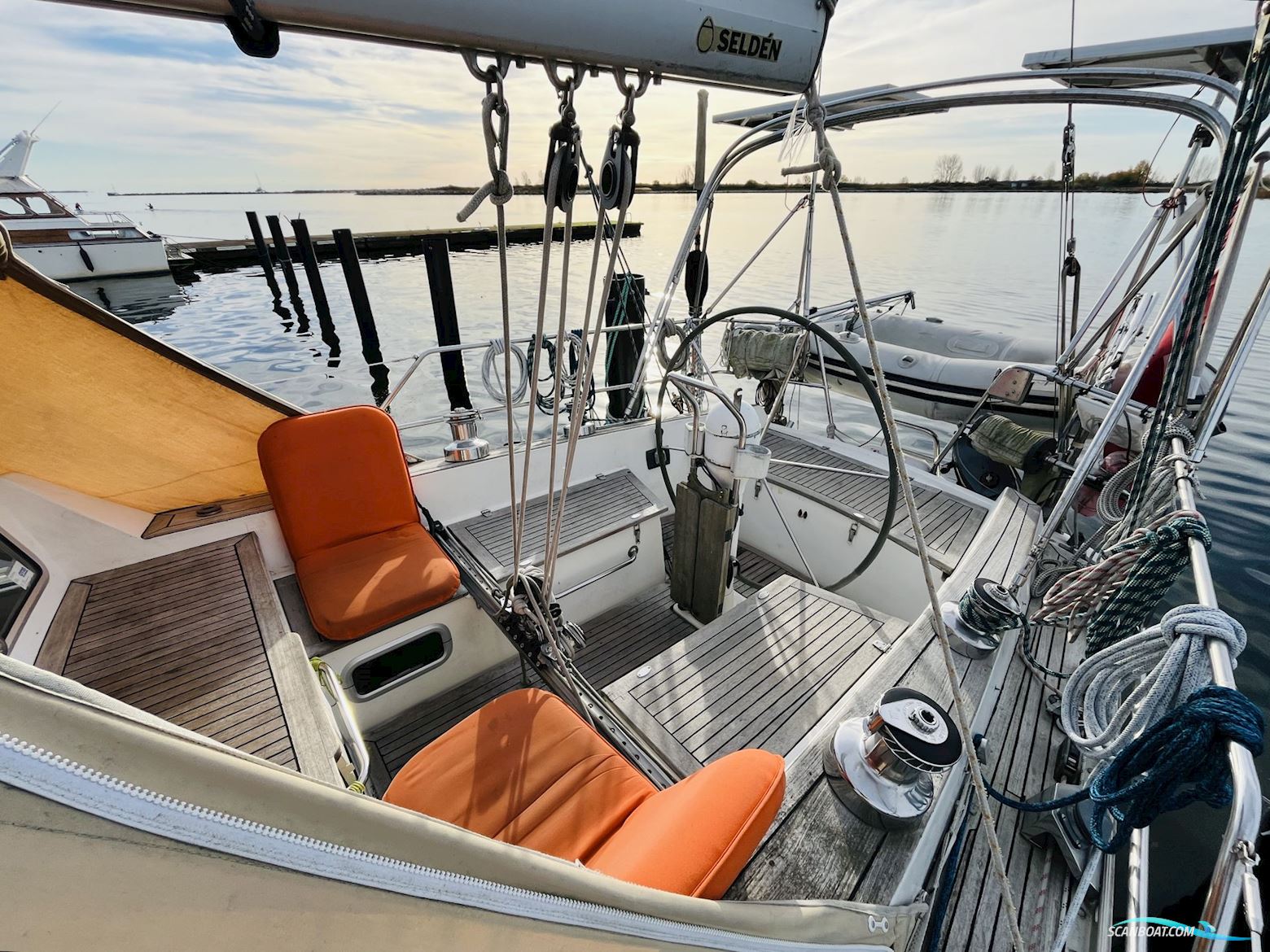 Helmsman 49DS