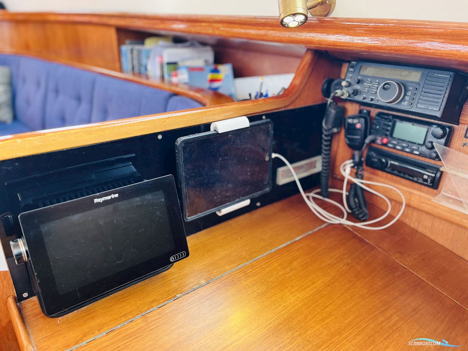Helmsman 49DS
