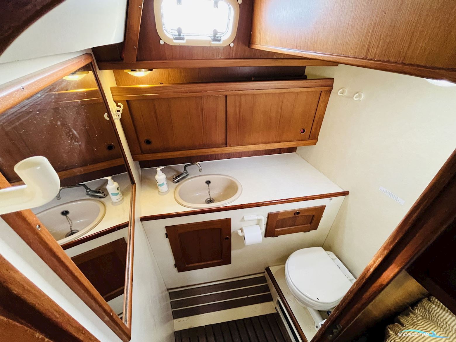 Helmsman 49DS