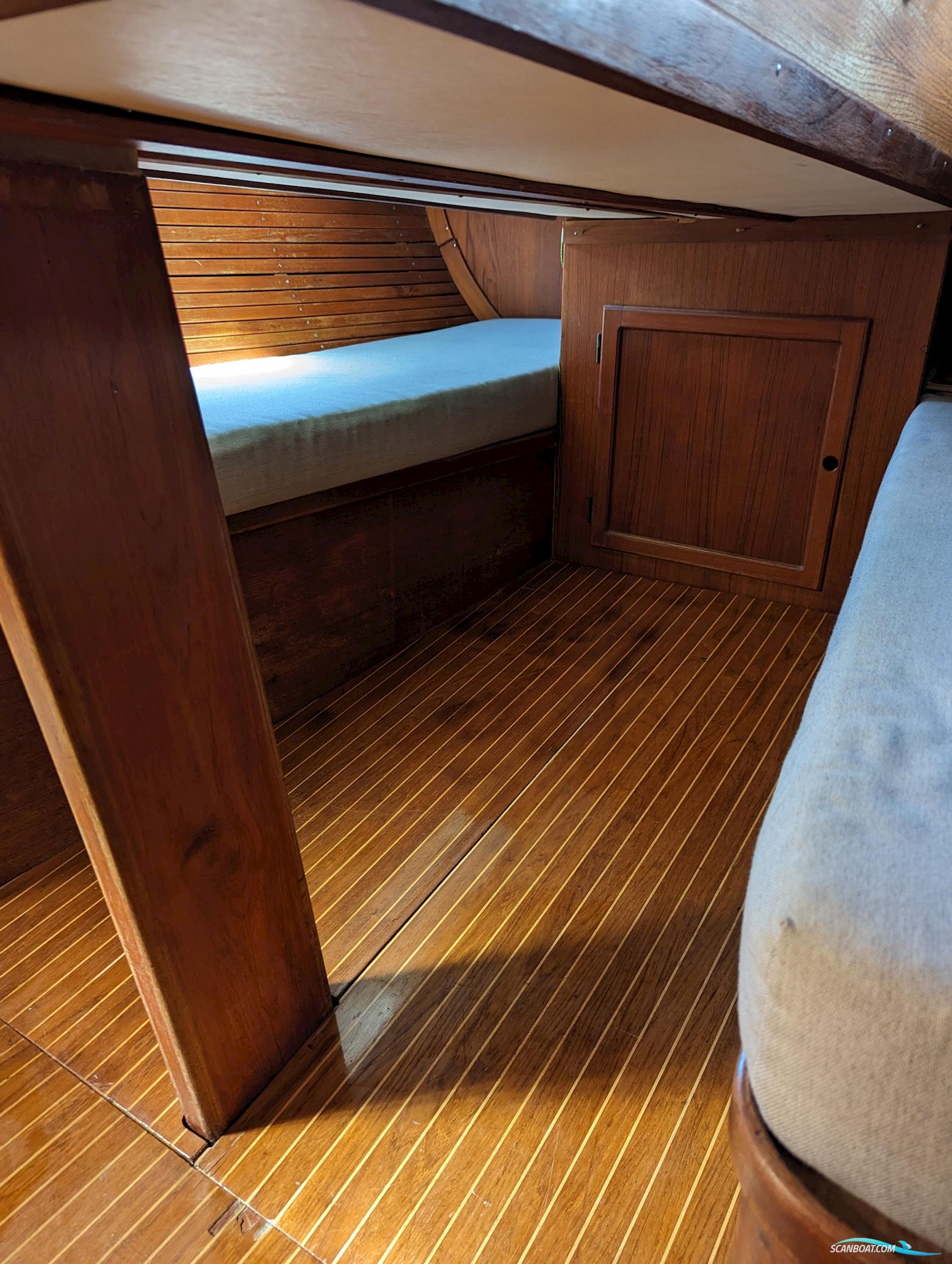 Helmsman Bosun Queen 55