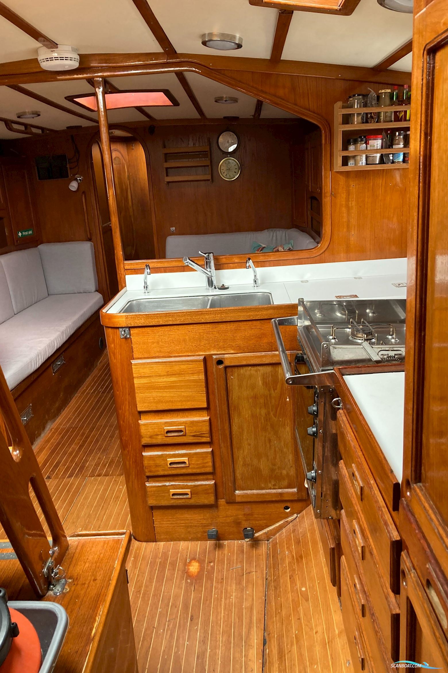 Helmsman Bosun Queen 55