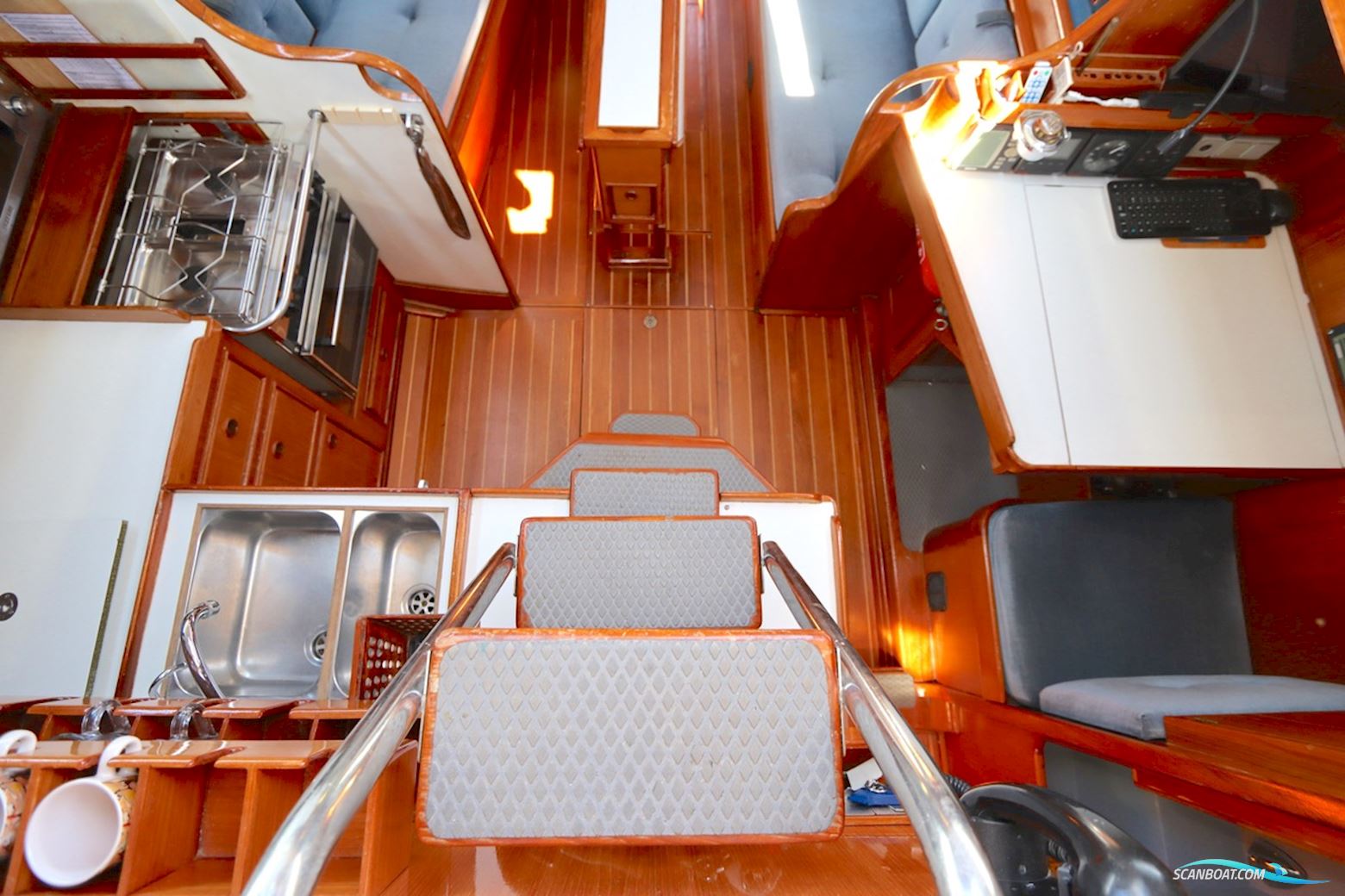 Holman & Pye Red Admiral 36