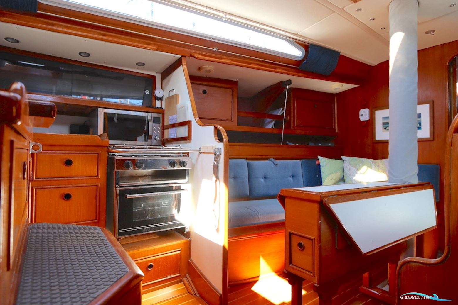 Holman & Pye Red Admiral 36