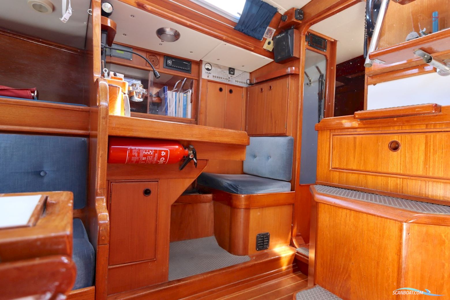 Holman & Pye Red Admiral 36