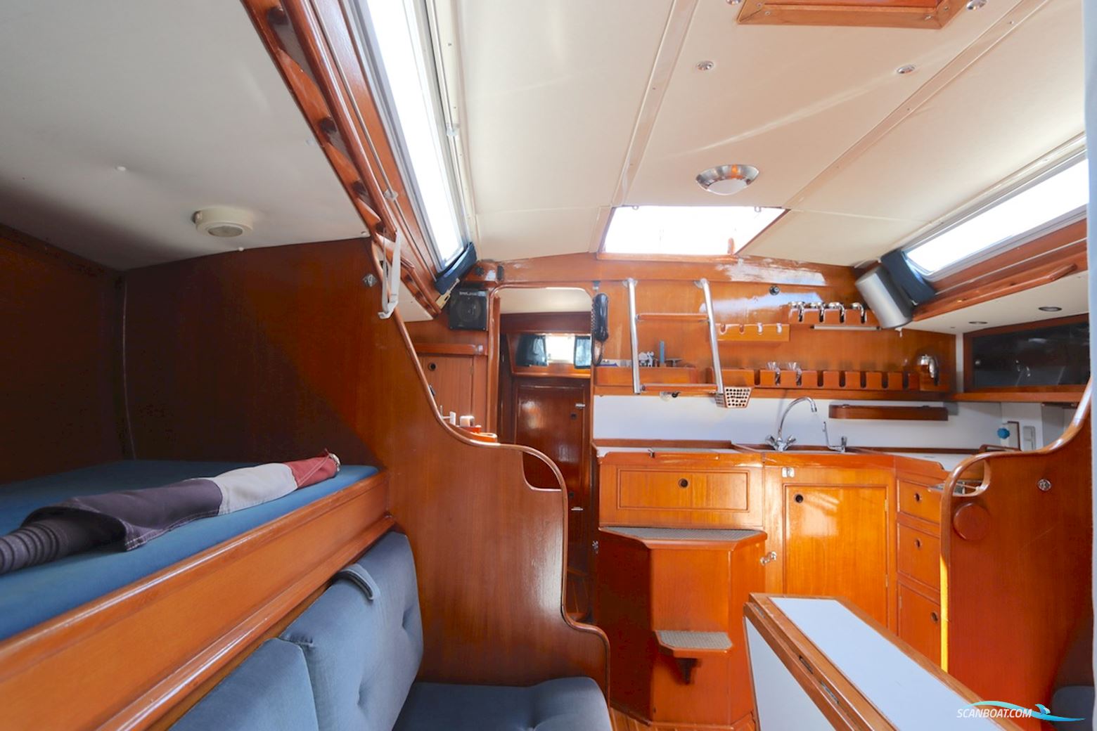 Holman & Pye Red Admiral 36