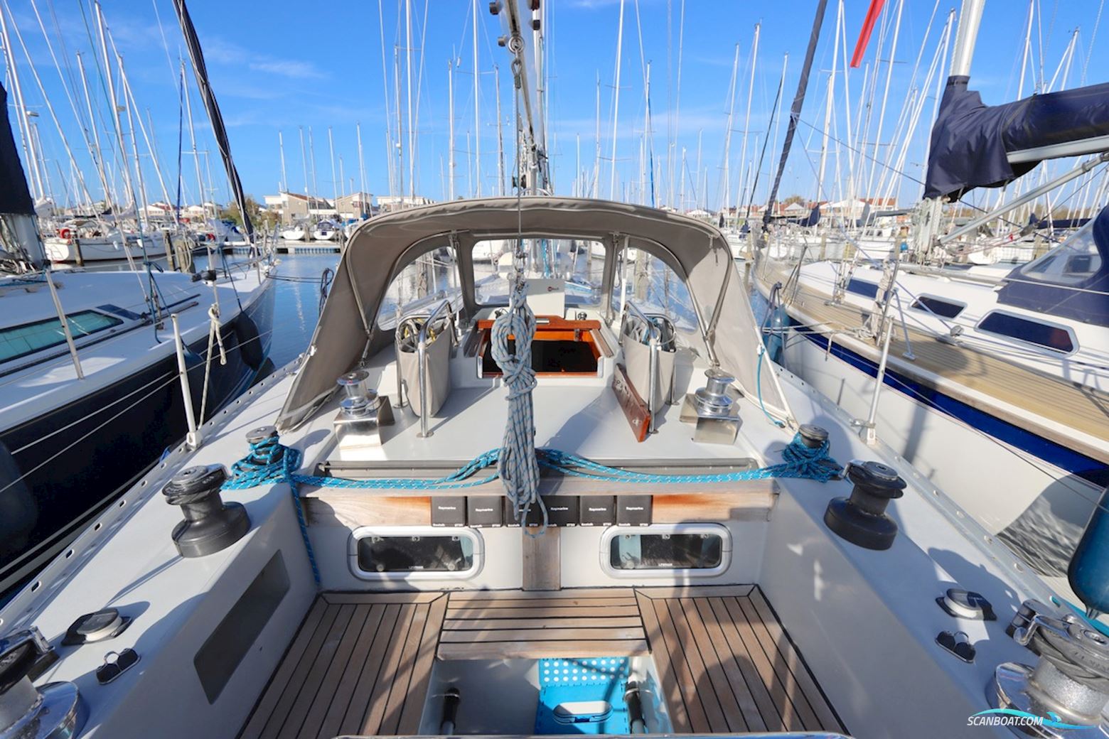 Holman & Pye Red Admiral 36