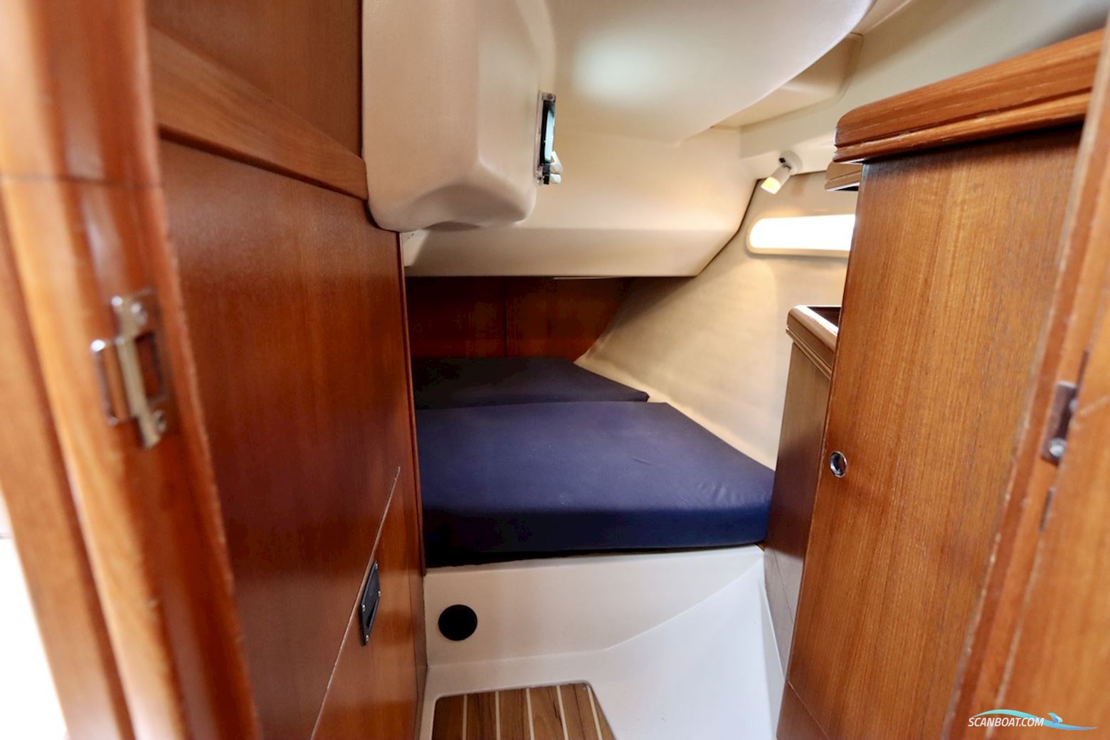 Hunter 306