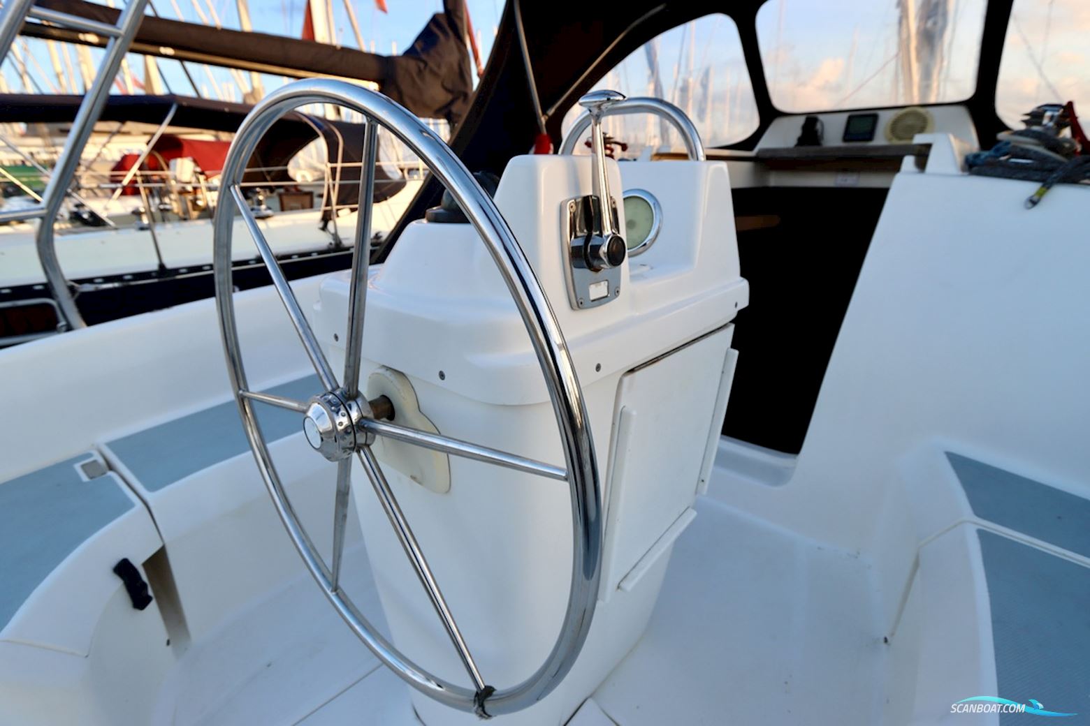 Hunter 306