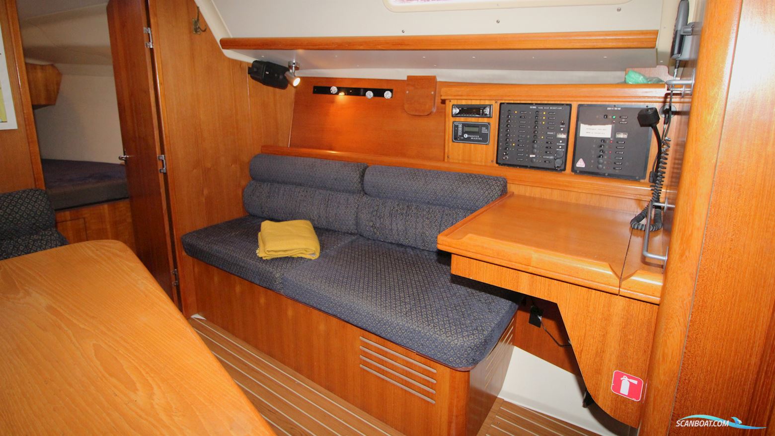 Hunter 33