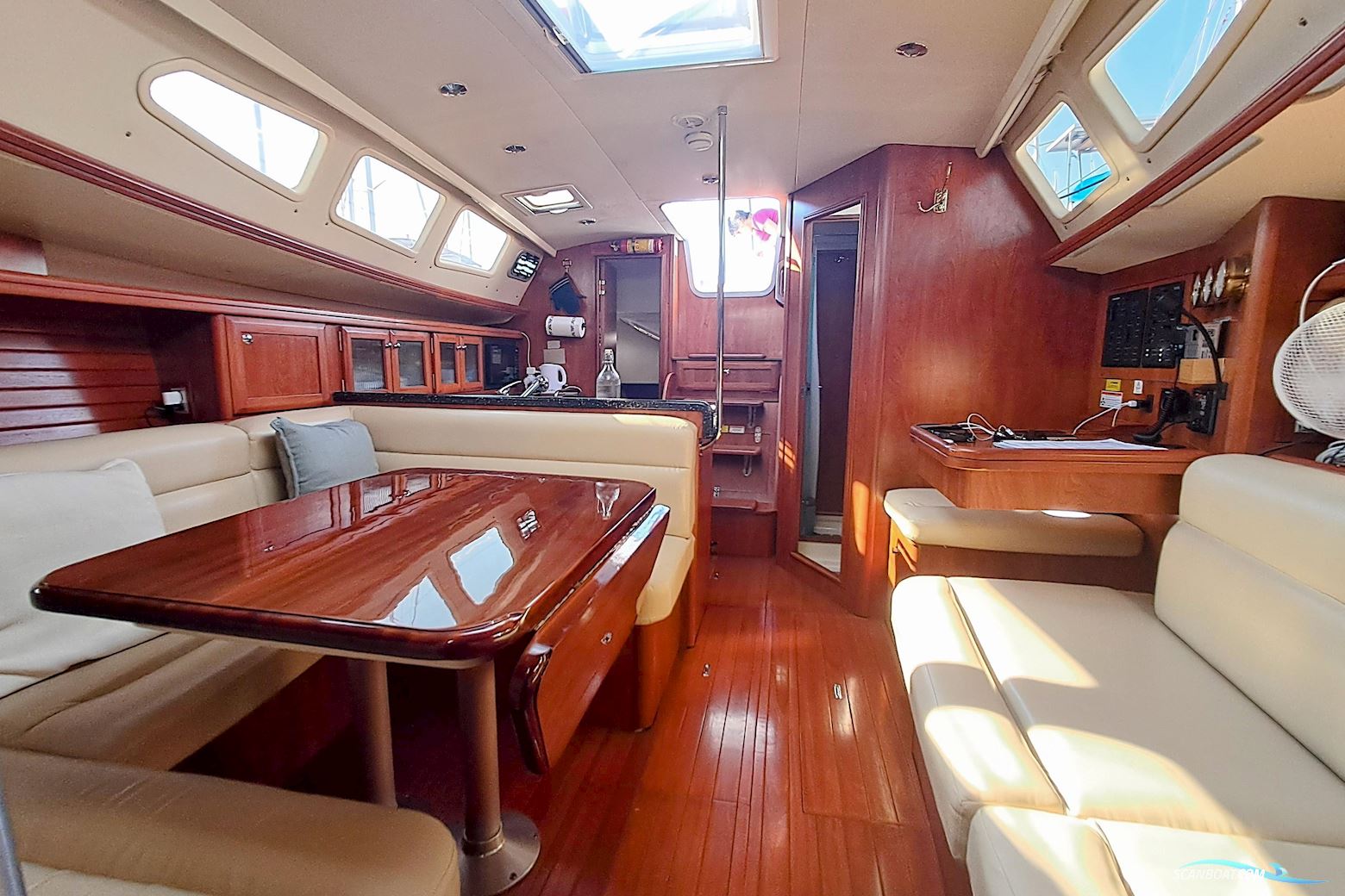 Hunter 39