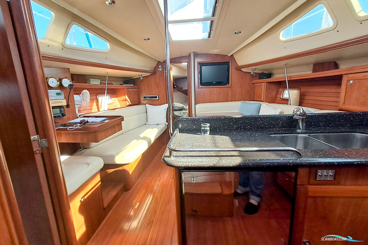 Hunter 39
