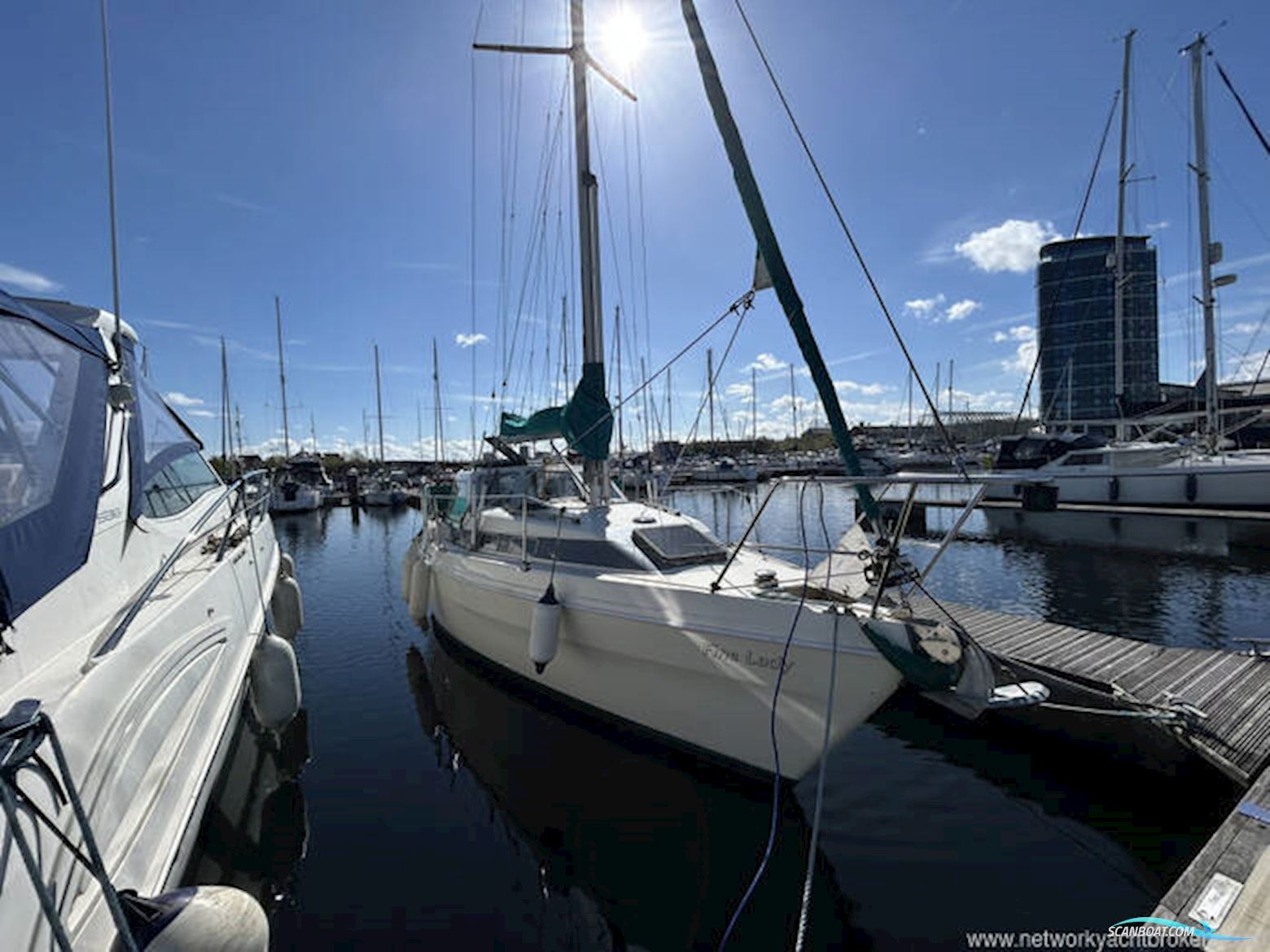 Hunter Horizon 32 Wheelhouse