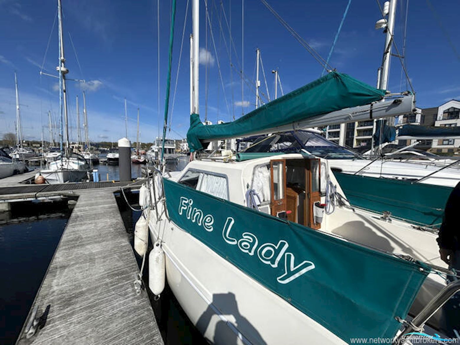 Hunter Horizon 32 Wheelhouse