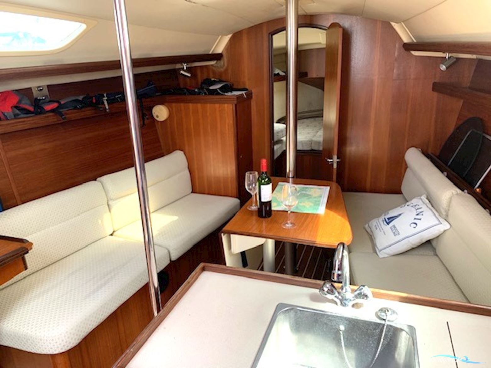 Hunter/Legend 31 Bilge Keel