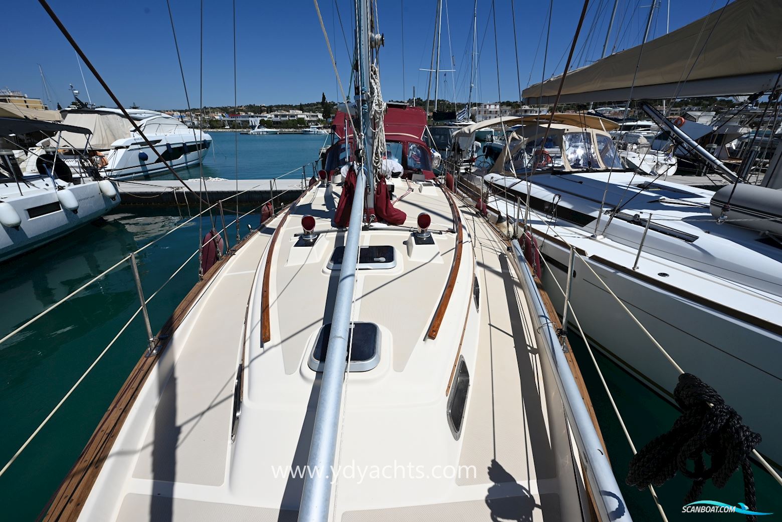 Island Packet 38