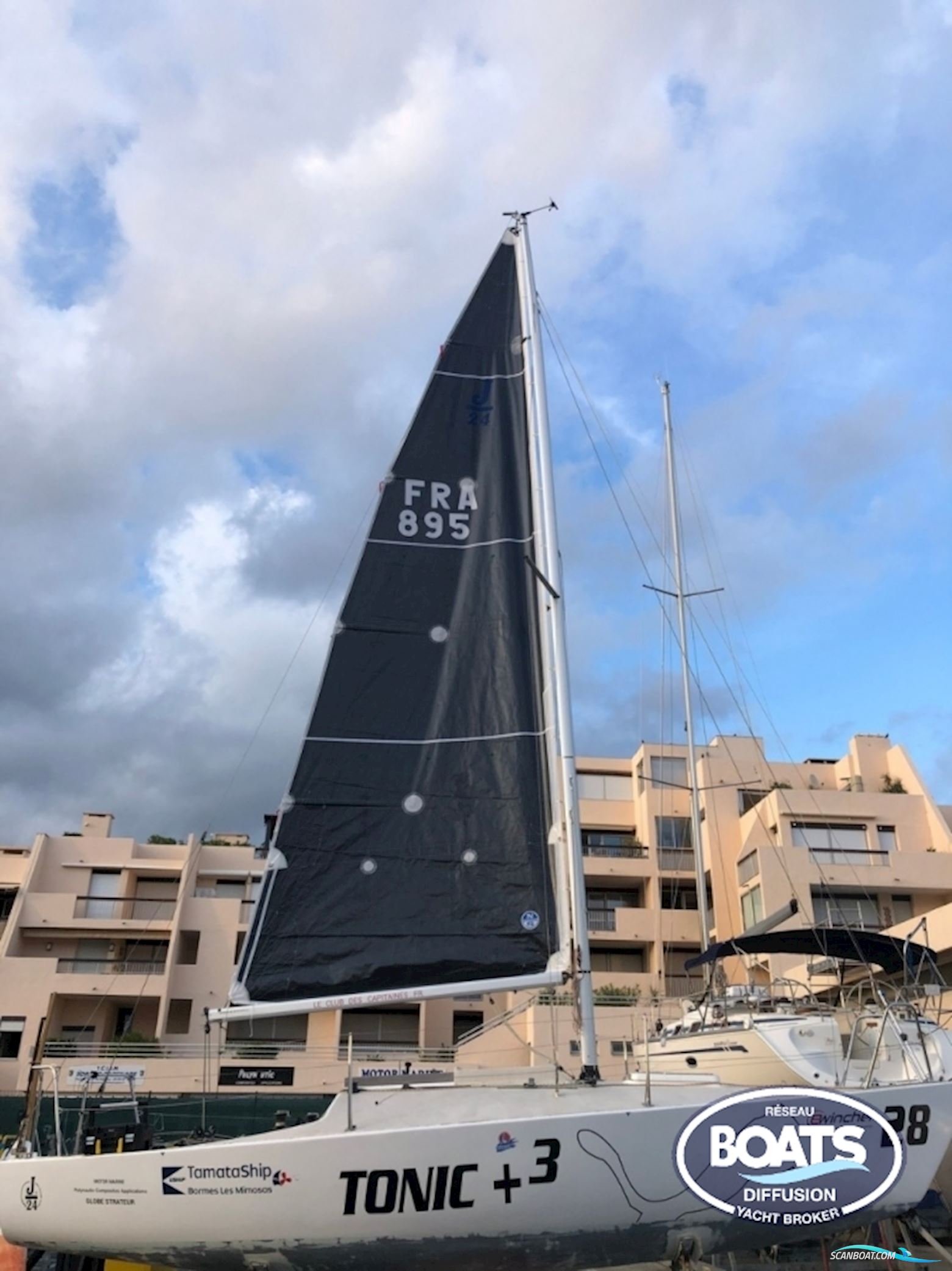 J Boats J24 Segelbåt 1979, med Suzuki motor, Frankrike