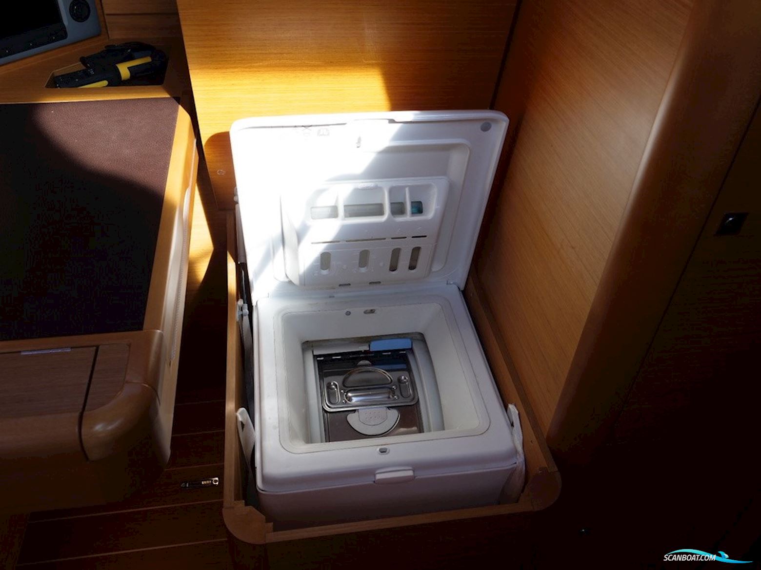 Jeanneau 57 Version 3 Cabin