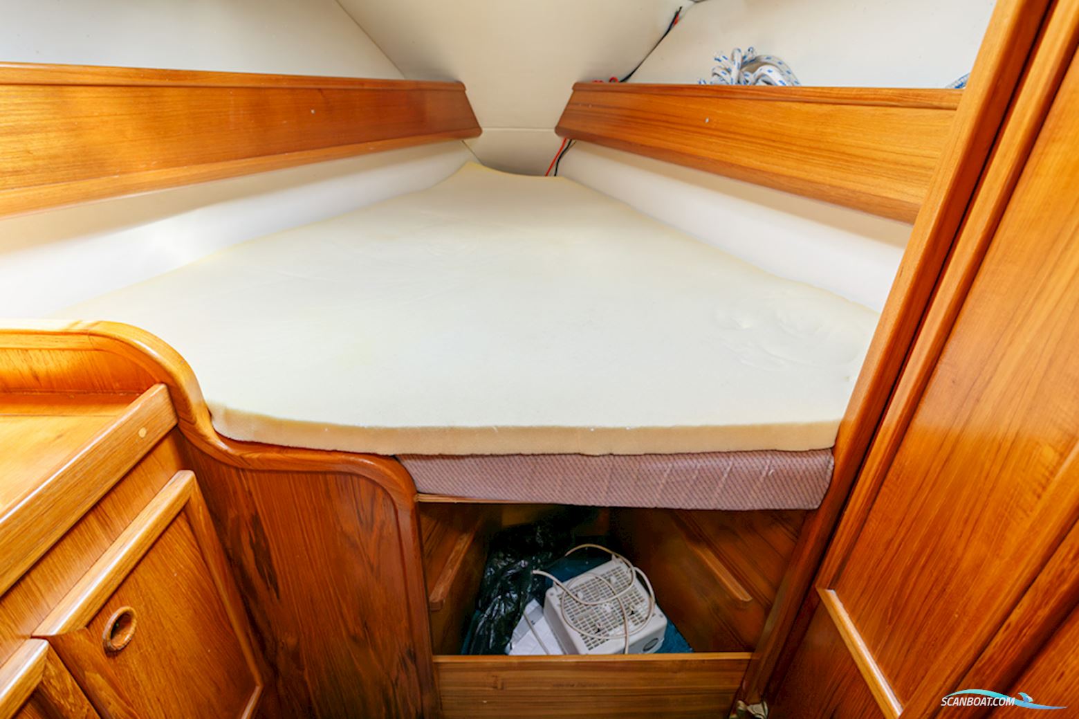 Jeanneau Sunshine 38 centerboard