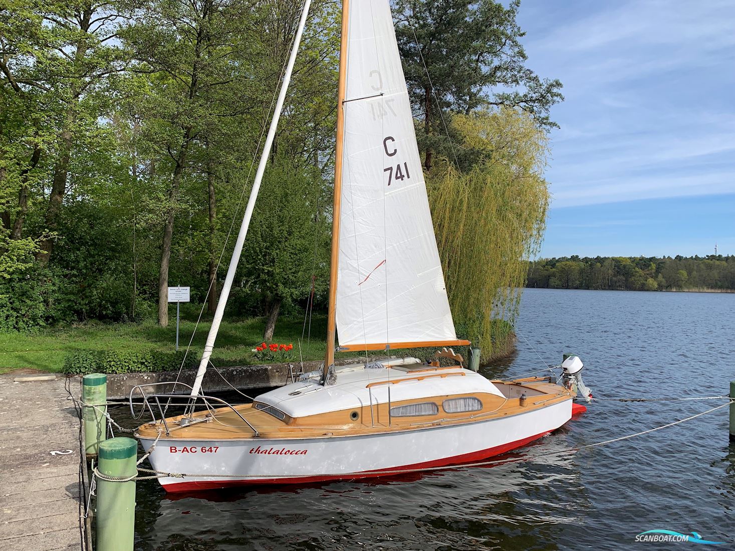 Jollenkreuzer Segelbåt 1974, med Honda motor, Tyskland