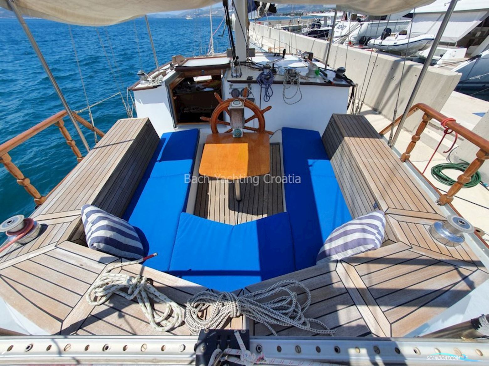 KETCH PILOTHOUSE 49