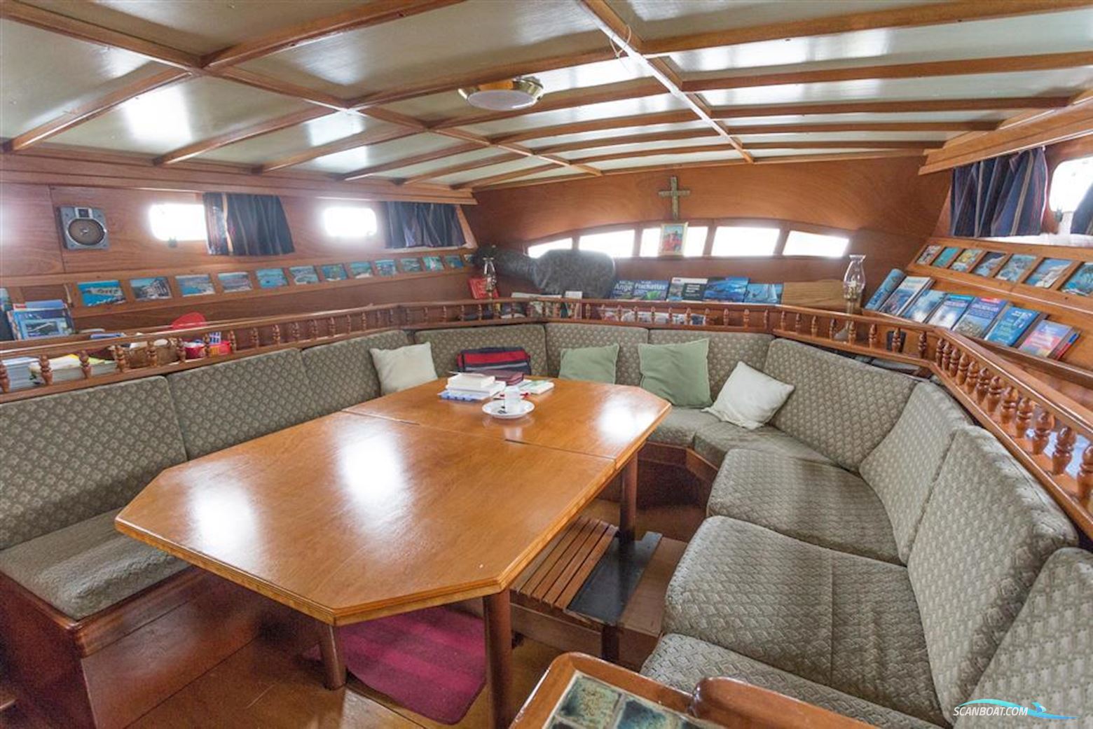 KETCH PILOTHOUSE 49