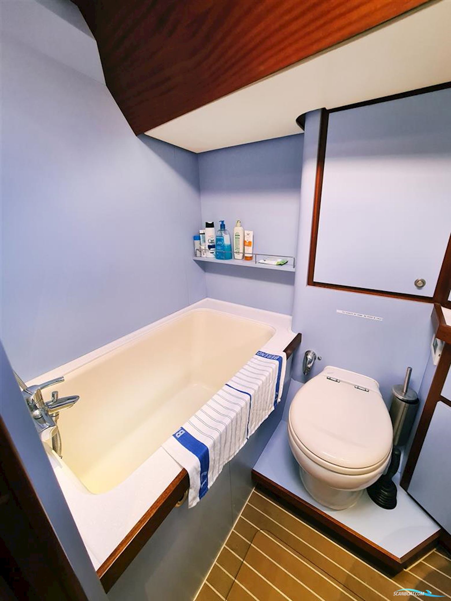 KM Yachtbuilders Stadtship 70