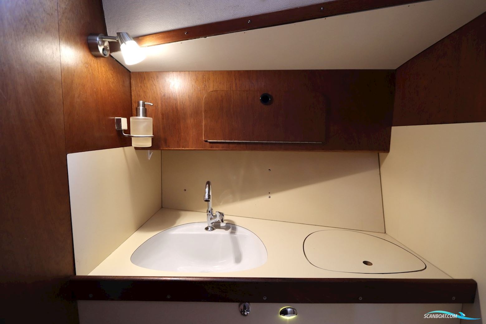 Koopmans 33 Deck Salon