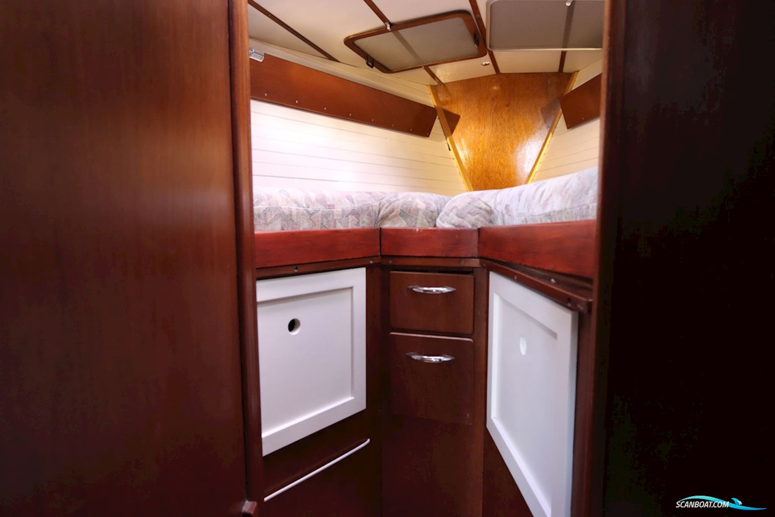 Koopmans 33 Deck Salon