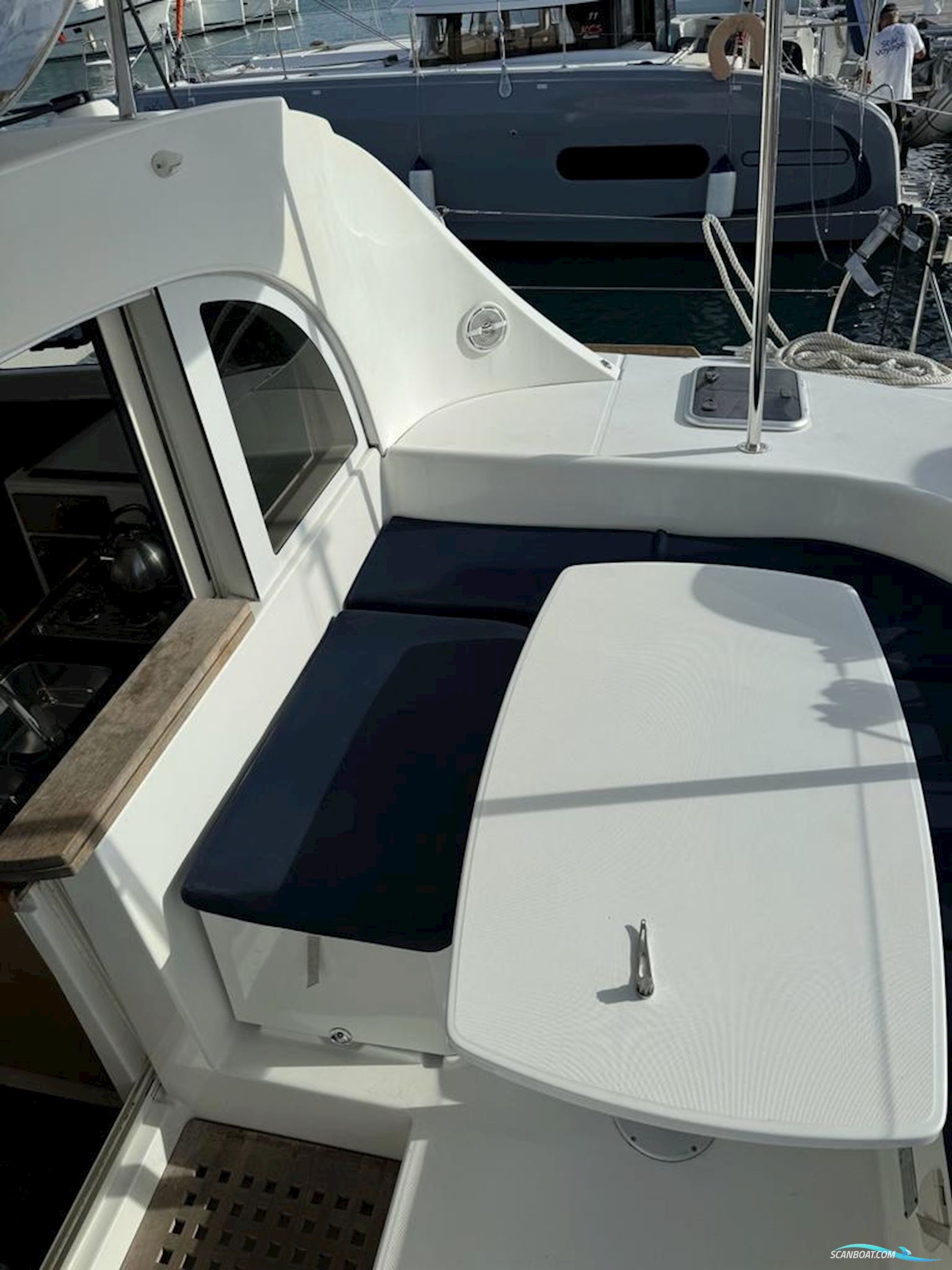 LAGOON  380