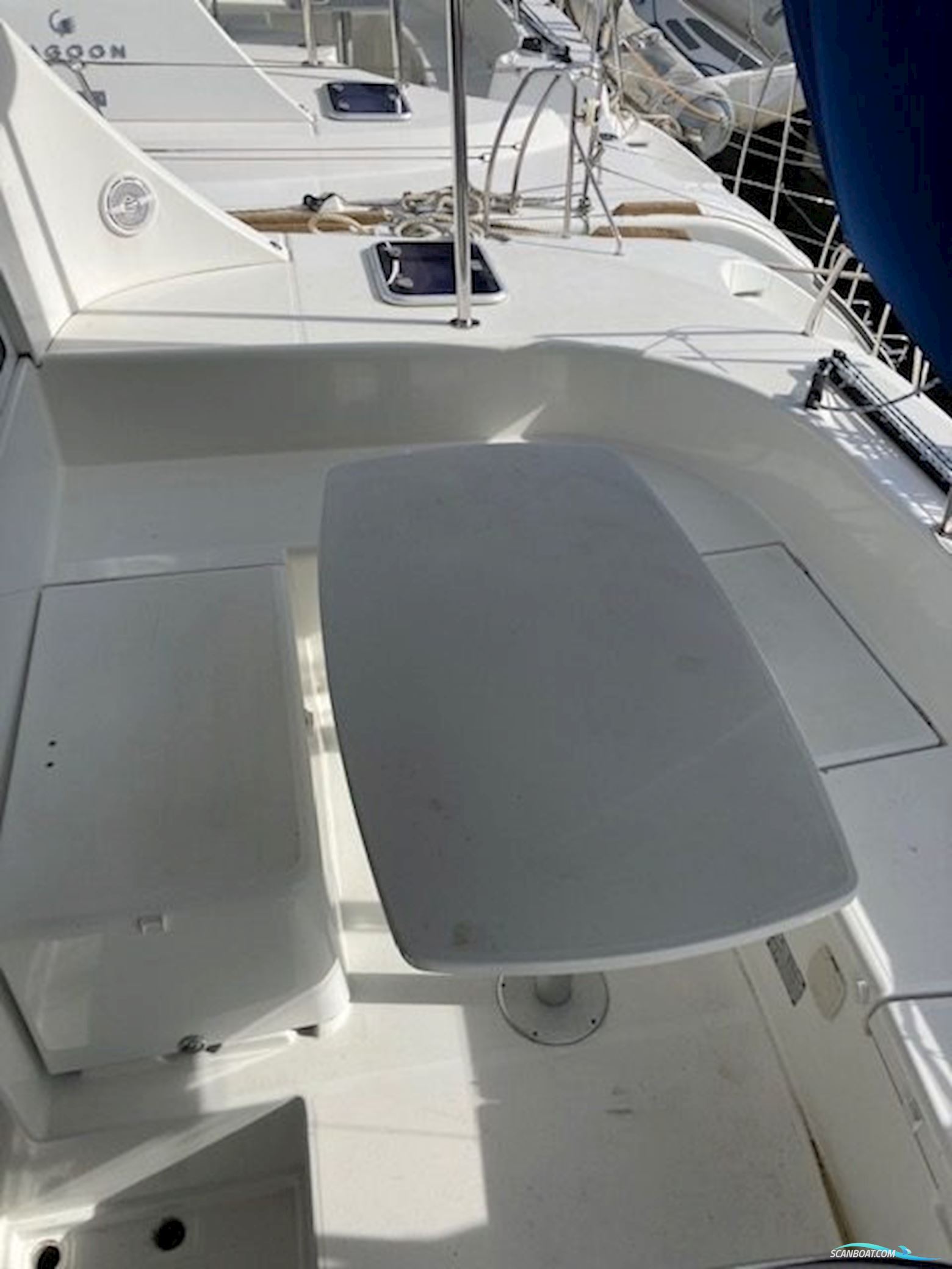 LAGOON  380