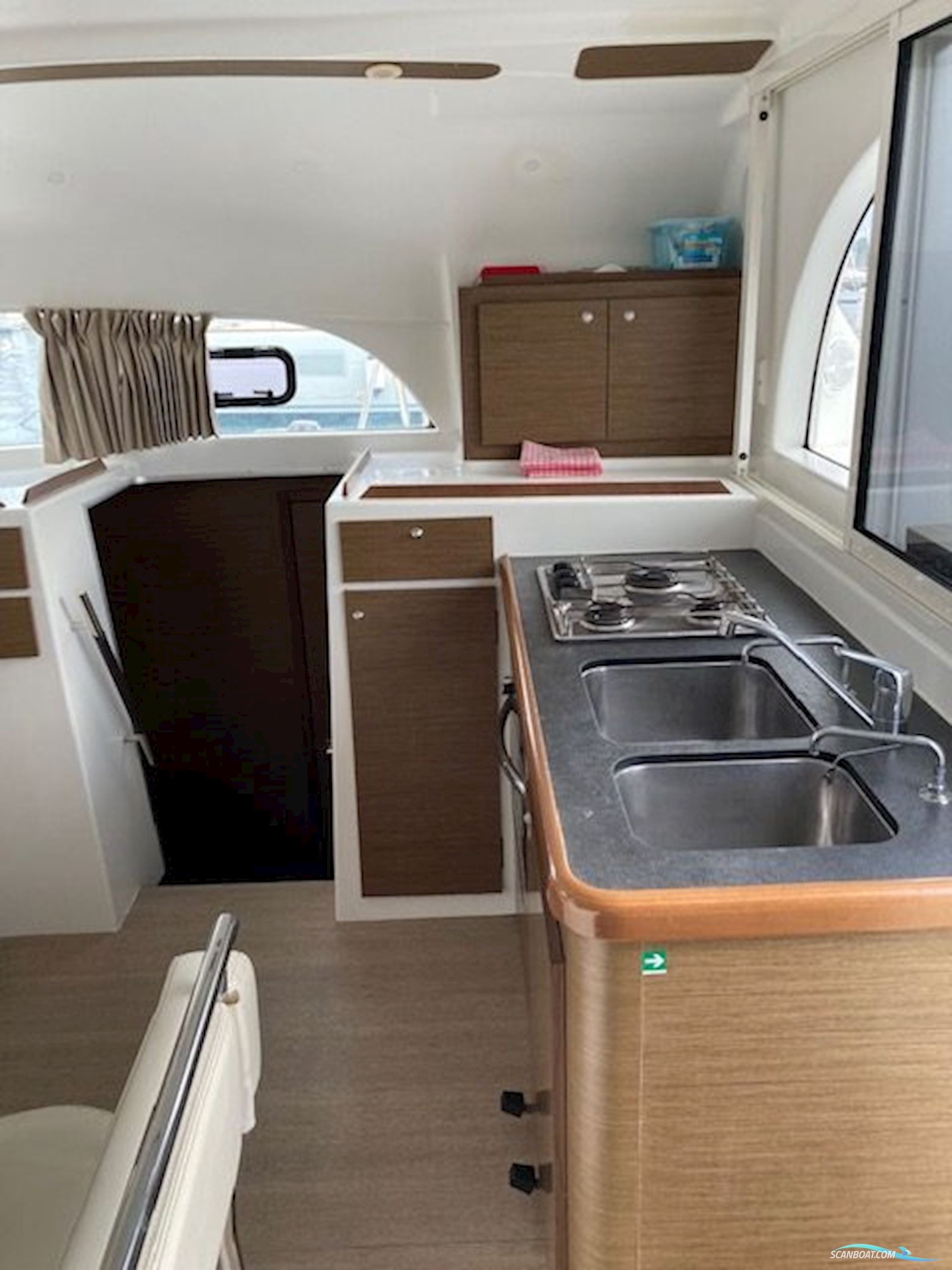 LAGOON  380